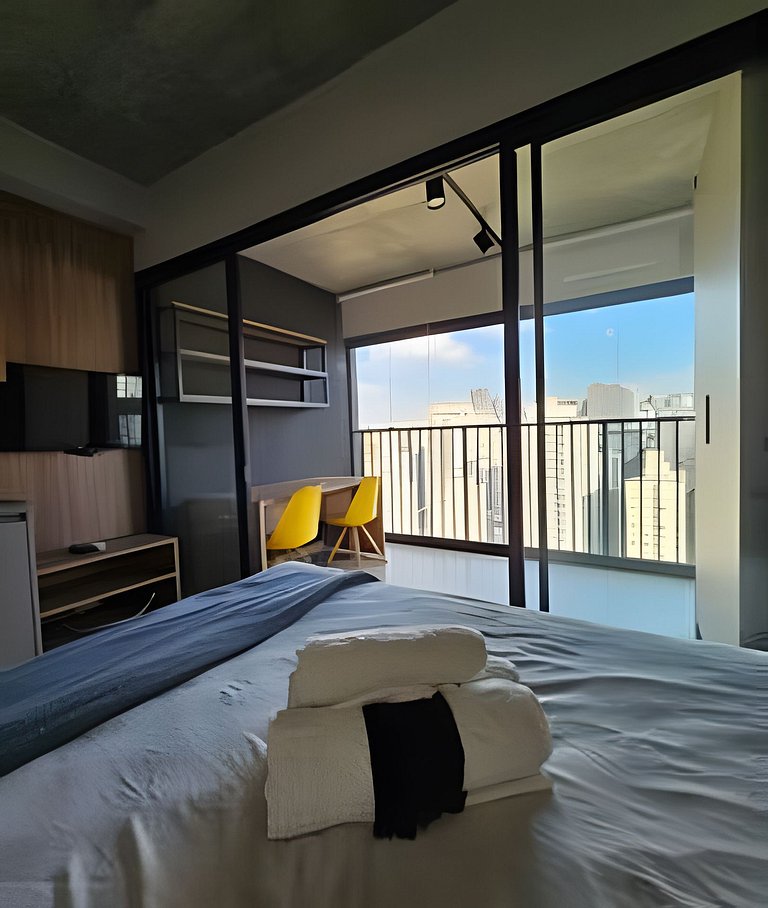 Lindo Apto Varanda na Bela Vista
