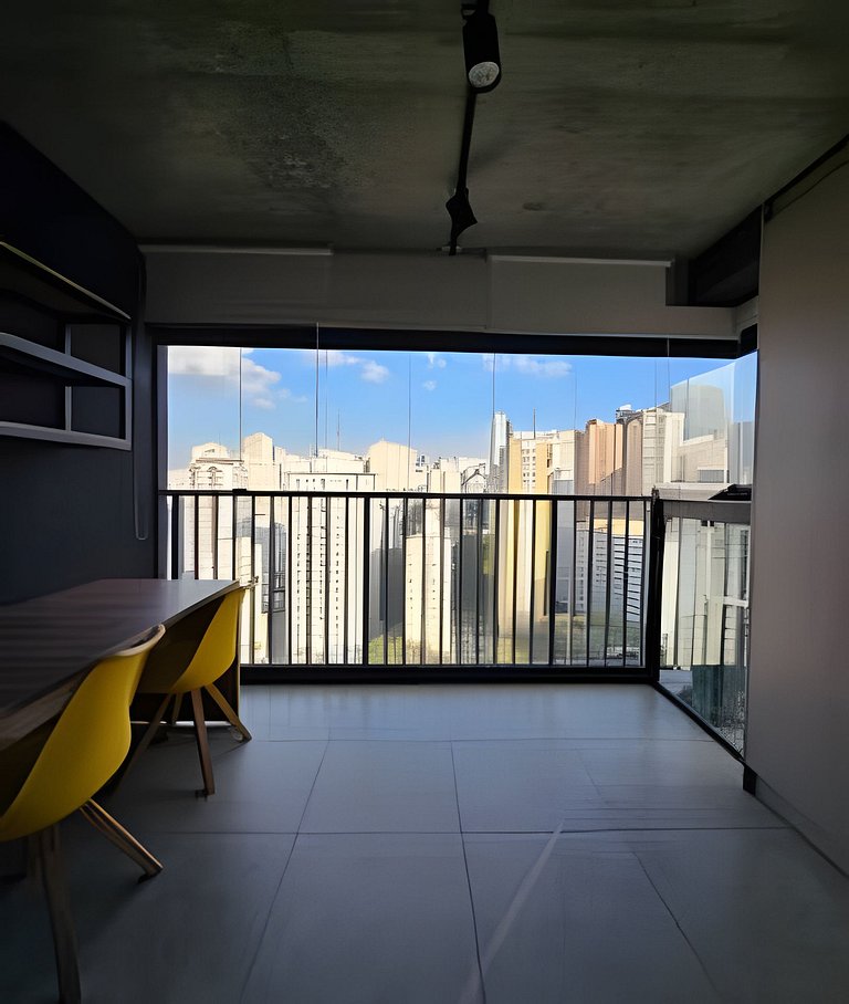 Lindo Apto Varanda na Bela Vista